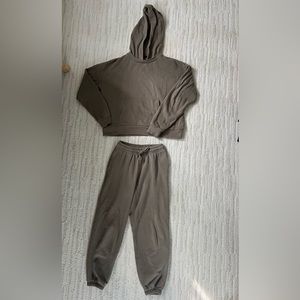 Tan Richer Poorer sweatpant and hoodie set, size S, short